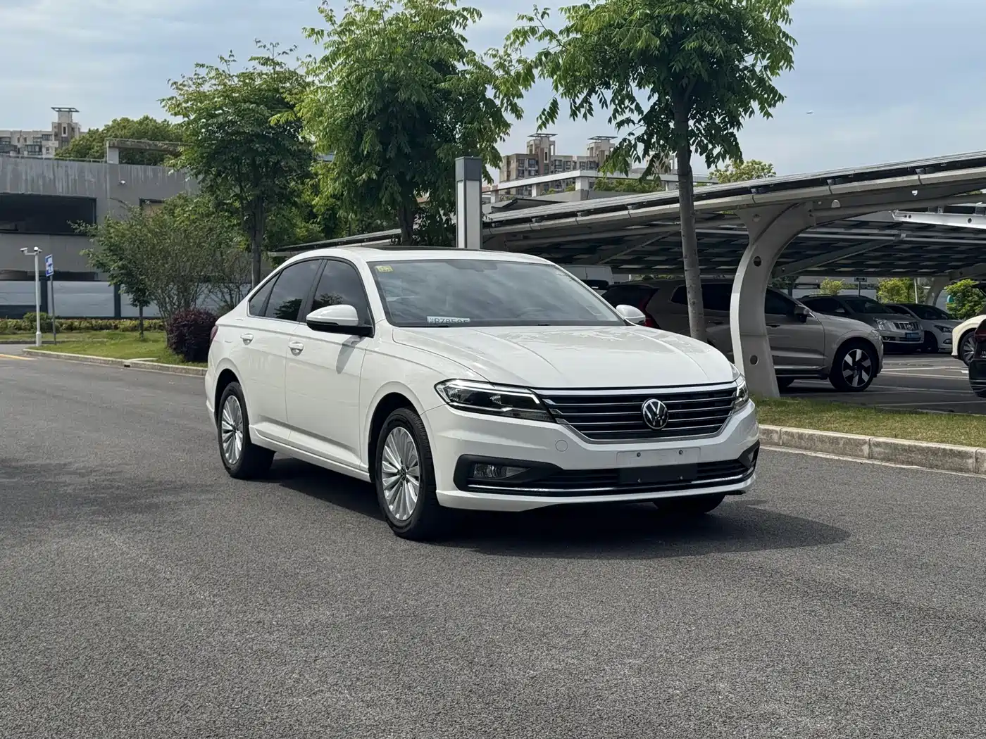 Volkswagen Lavida 2021 1.5L Auto Comfort Edition фото 3