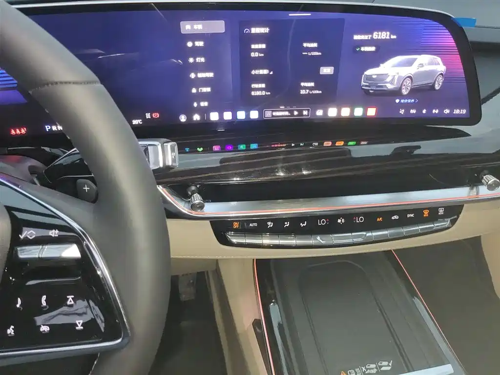 Cadillac XT5 2025 2.0T Luxury фото 9