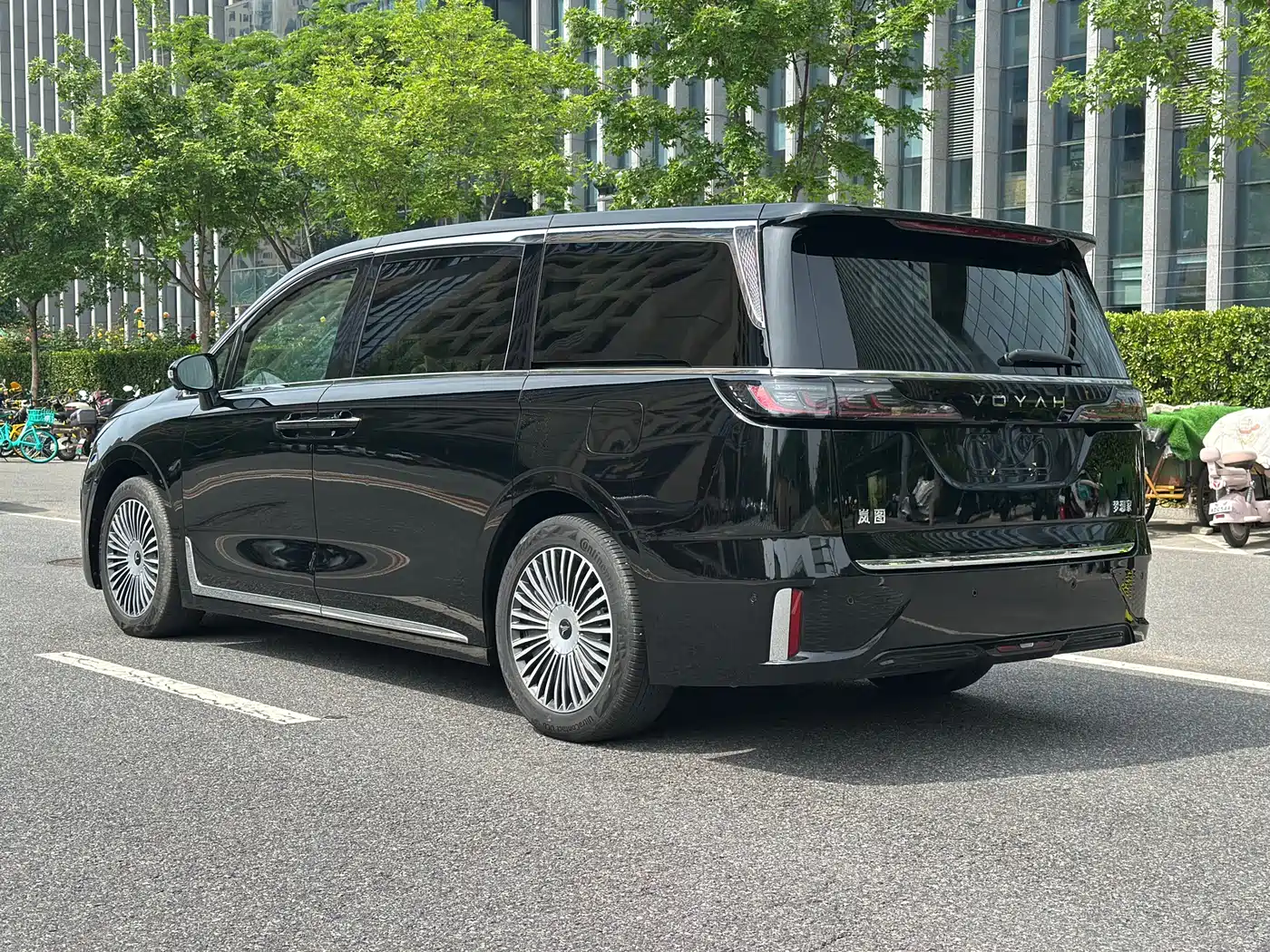 Voyah Auto Voyah Dreamer 2025 PHEV 4WD Kunpeng Premium Edition фото 13