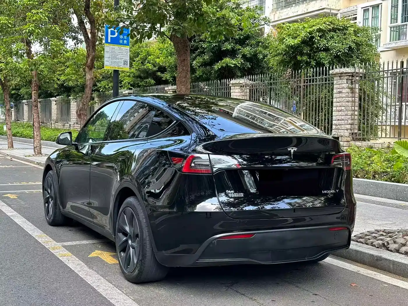 TESLA MODEL Y