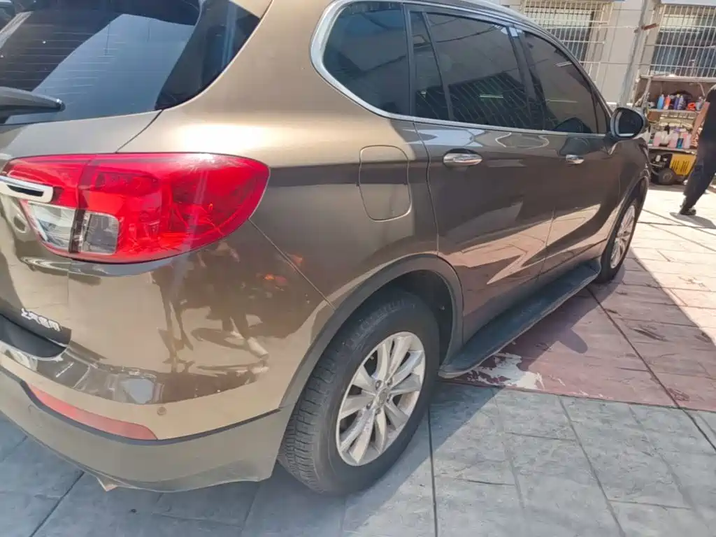 Photo 8 - Buick Envision Plus