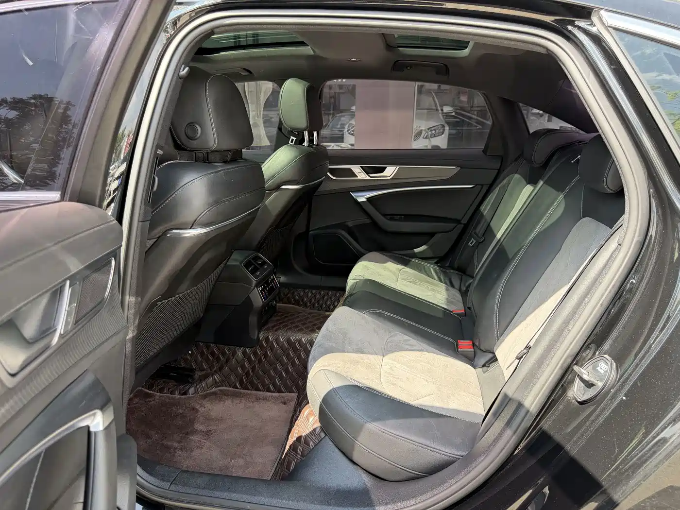 Фото 9 - Audi A6L