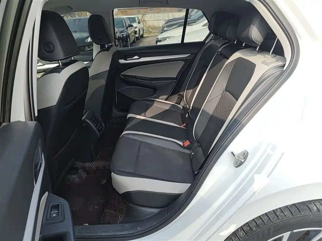 Volkswagen Golf 2021 200TSI DSG Pro фото 16