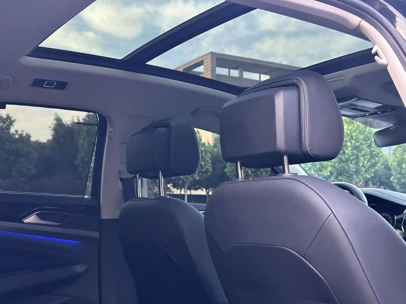Volkswagen Passat 2023 330TSI Luxury Edition фото 15