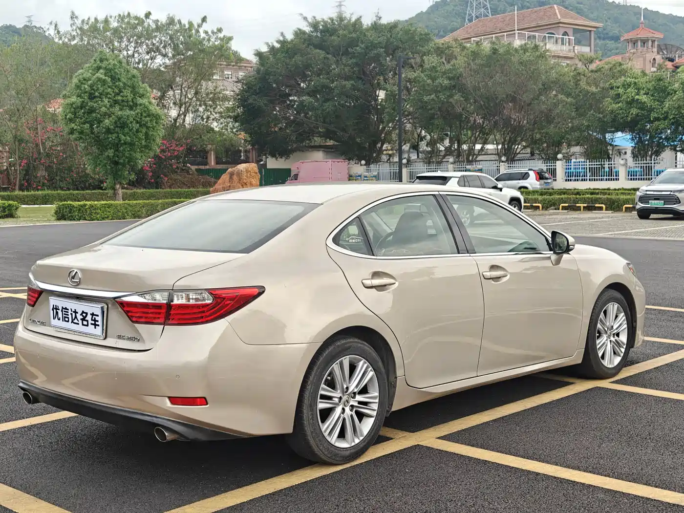 Lexus ES 2013 250 Elegance Edition фото 6