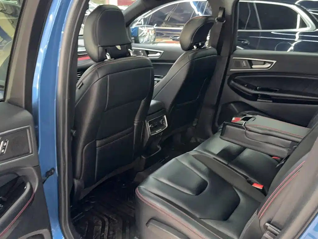 Фото 16 - Ford Edge