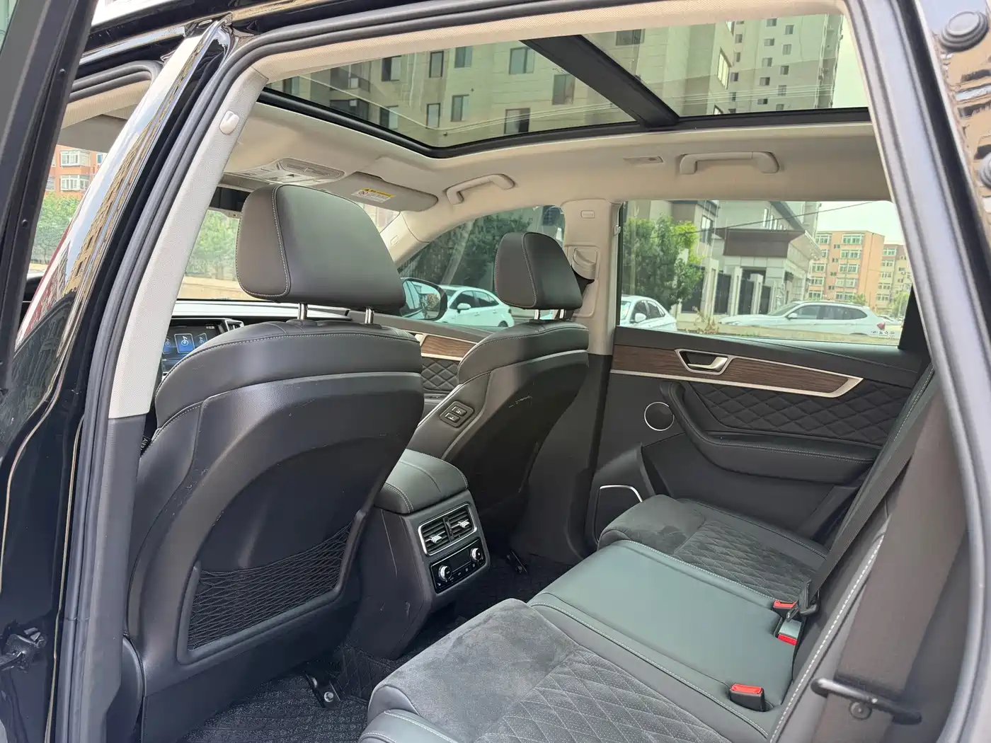 Hongqi HS7 2022 2022 2.0T DCT 2WD ZhiLian QiChang Edition 5-seater