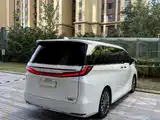 Фото 7 - Lexus LM
