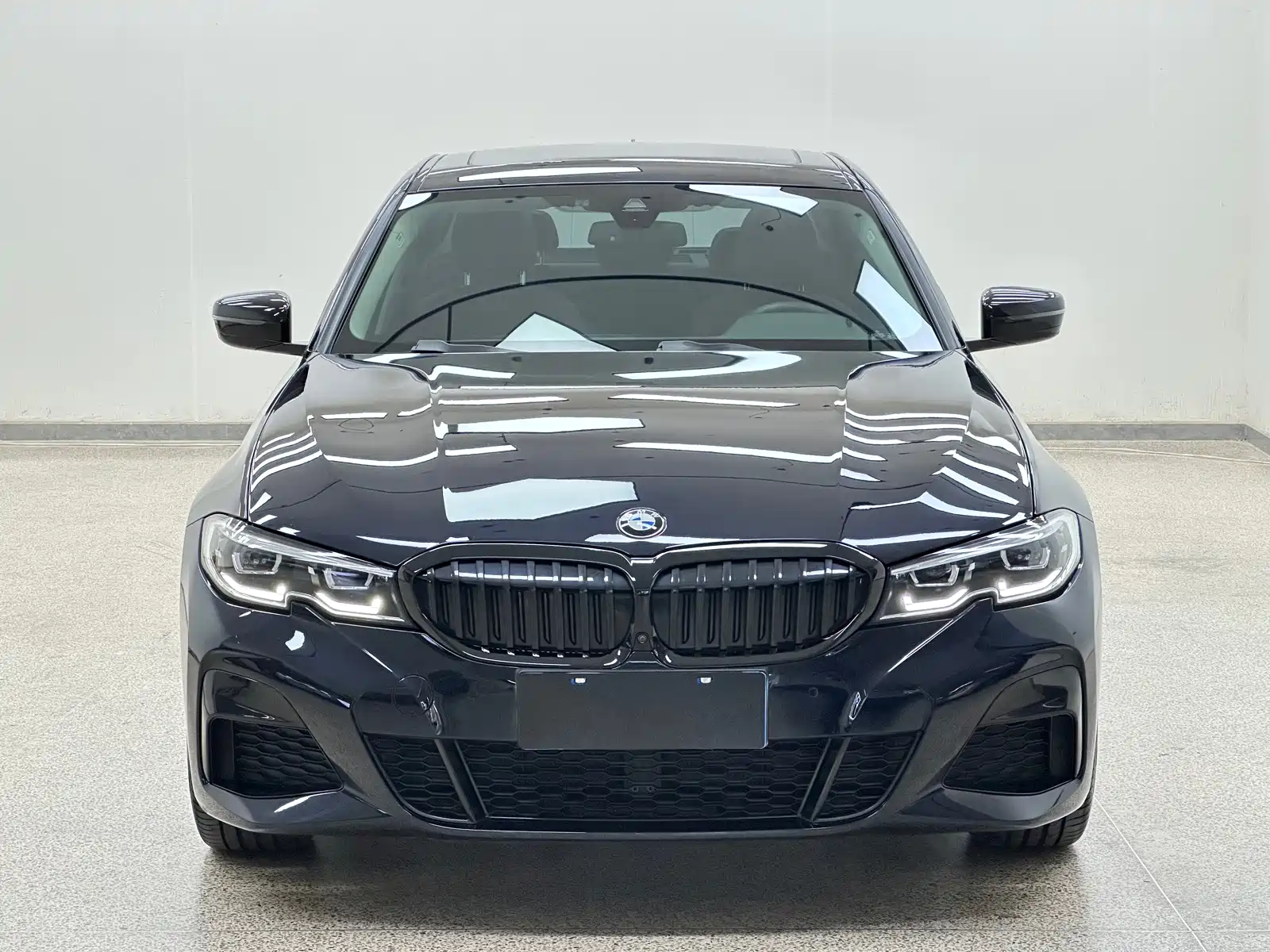 Photo 2 - BMW 3 Series