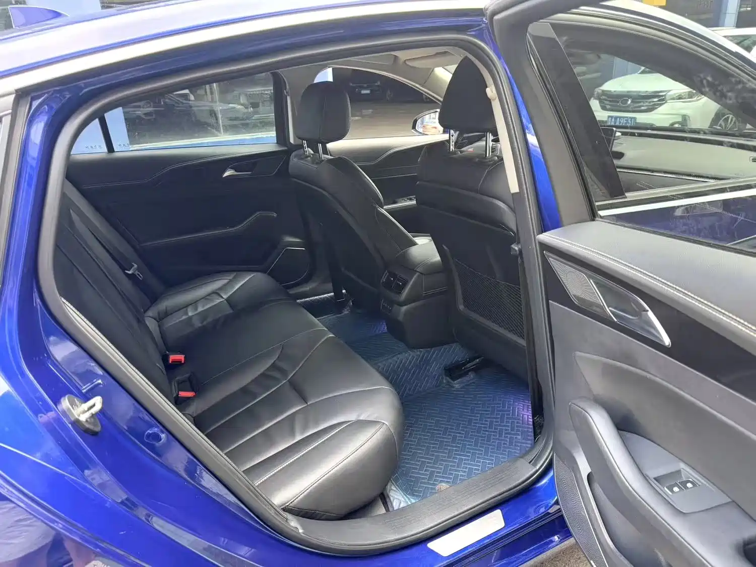 Фото 7 - Hongqi H5