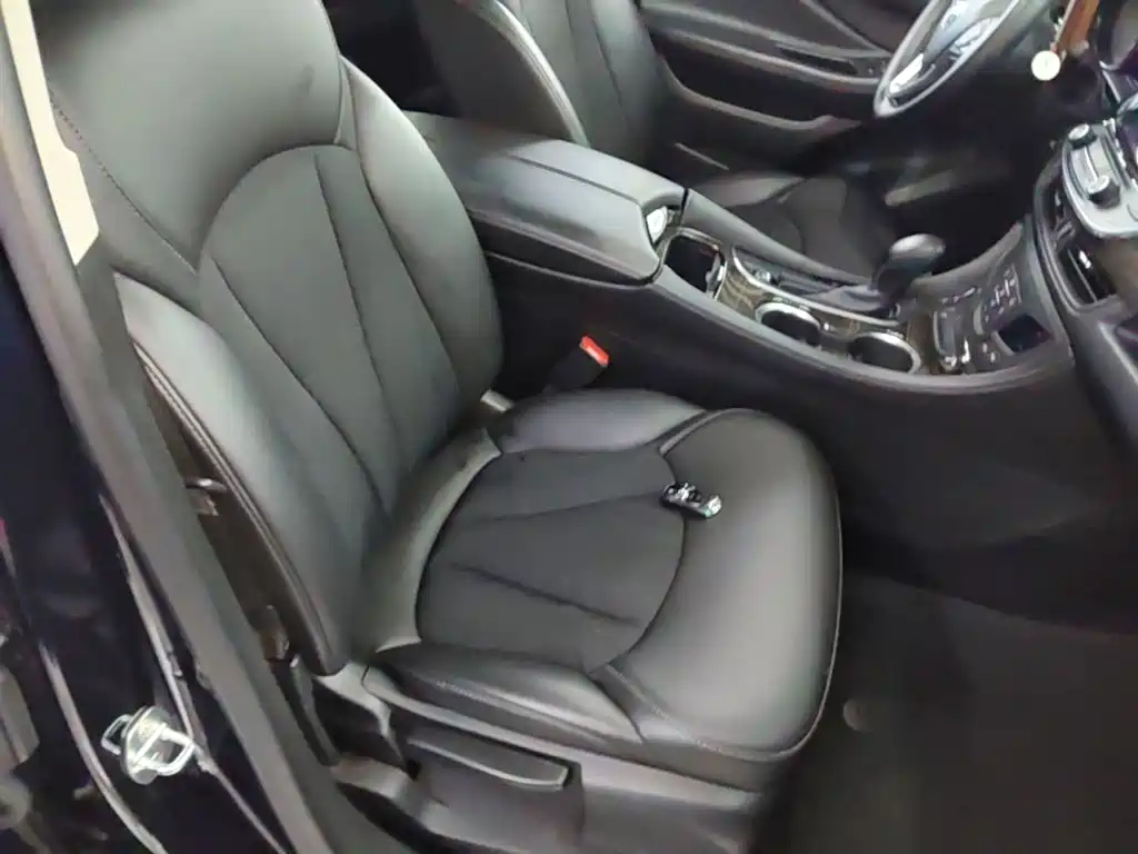 Фото 25 - Buick Envision Plus