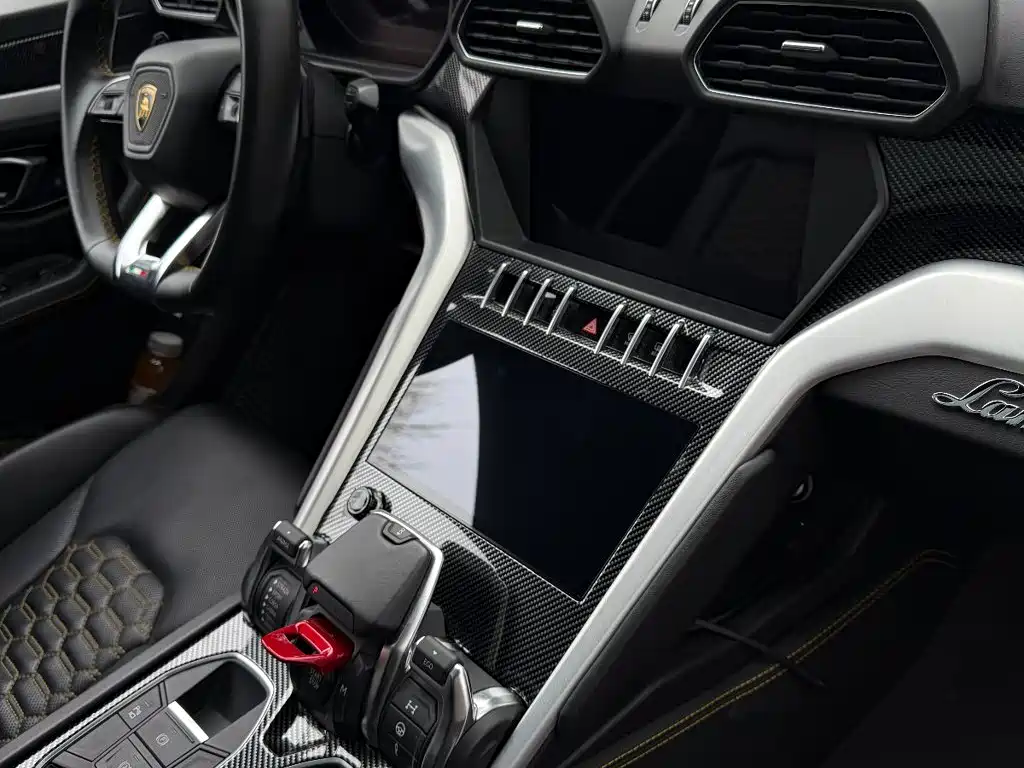 Фото 16 - Lamborghini Urus