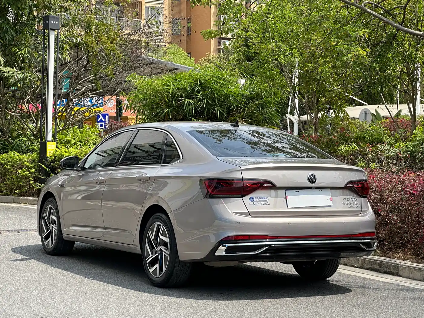 Volkswagen Sagitar 2023 Model Year 280TSI DSG Surpass Edition фото 15