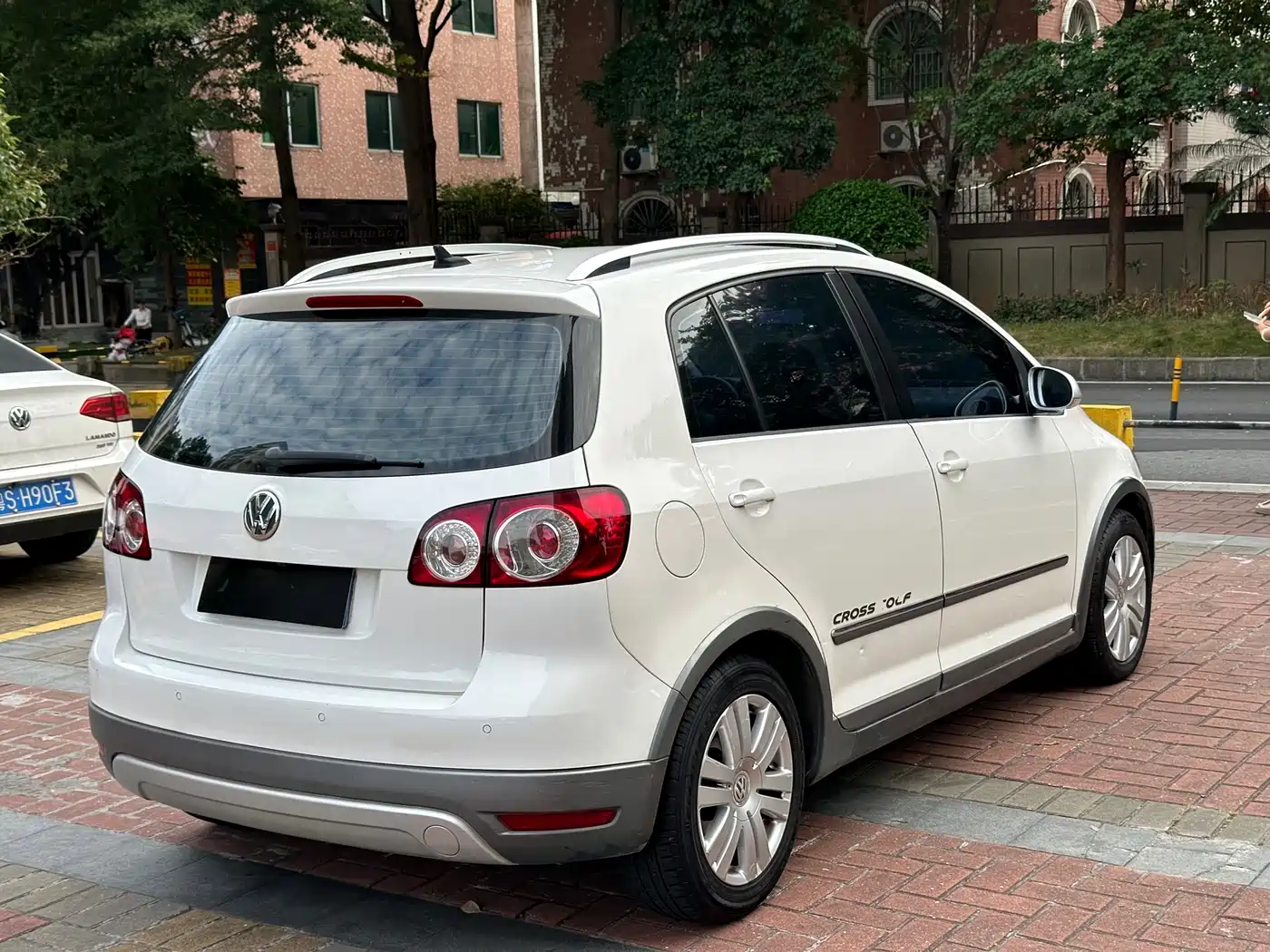 Volkswagen Golf (Import) 2011 1.4TSI Cross Golf фото 9