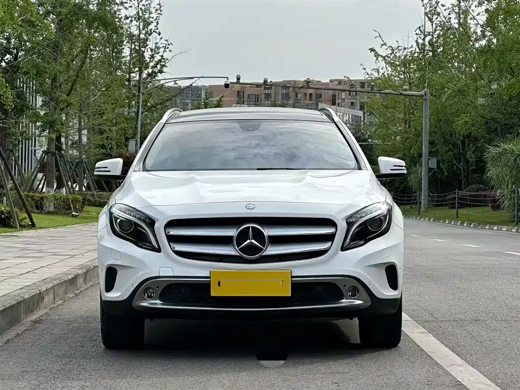 Mercedes-Benz GLA 2015 GLA 200 Fashion фото 2