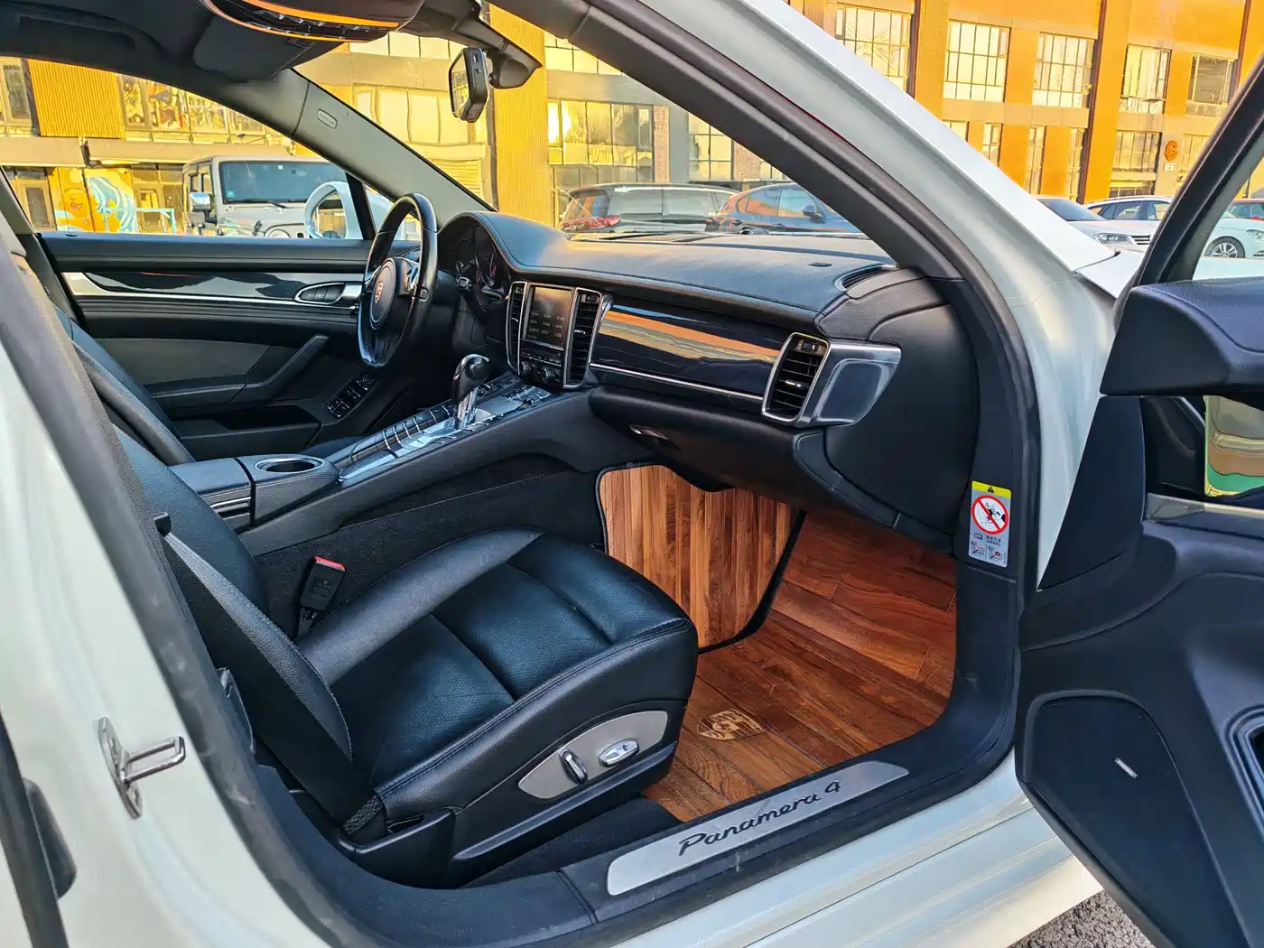 Porsche Panamera 2010 Panamera 4 3.6L фото 20