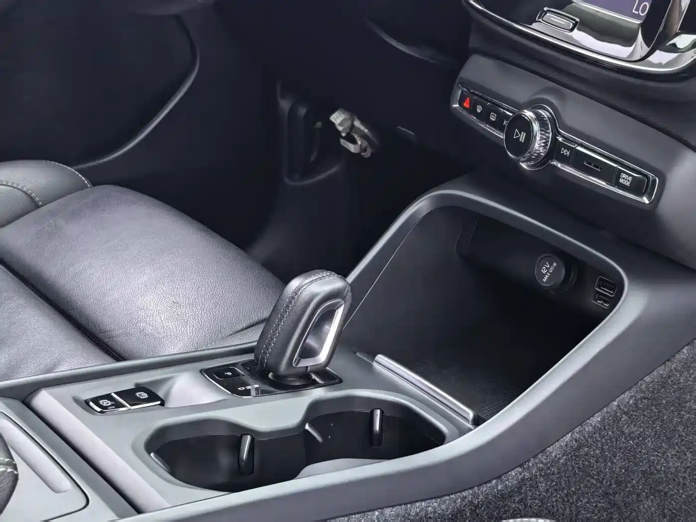 Фото 21 - Volvo XC40 (Import)