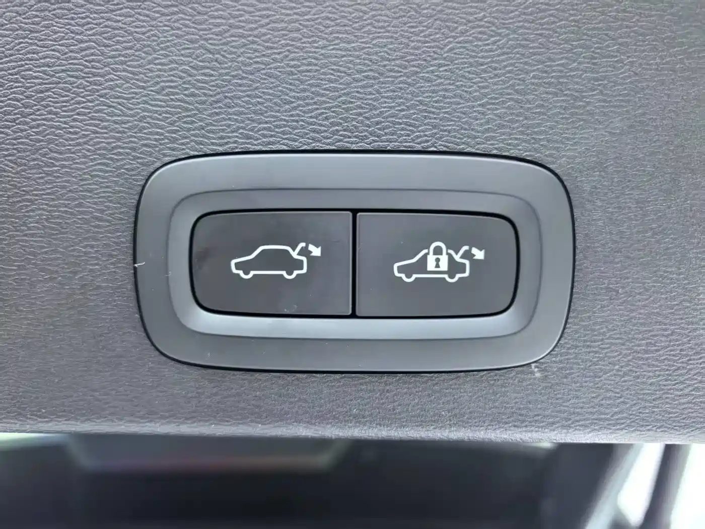 Фото 27 - Volvo XC40 (Import)