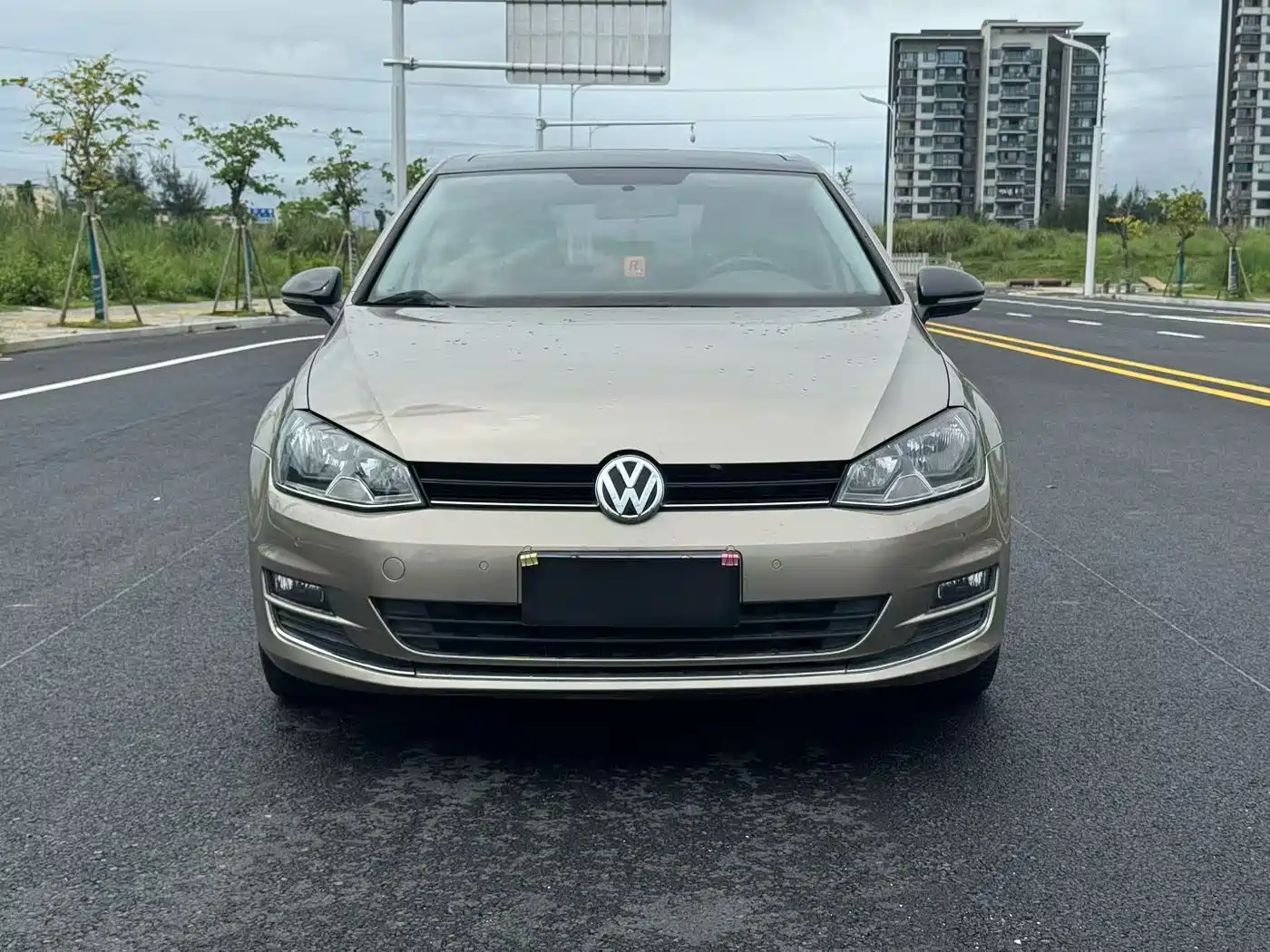 Volkswagen Golf 2017 1.6L Auto Comfort Millionth Edition фото 2