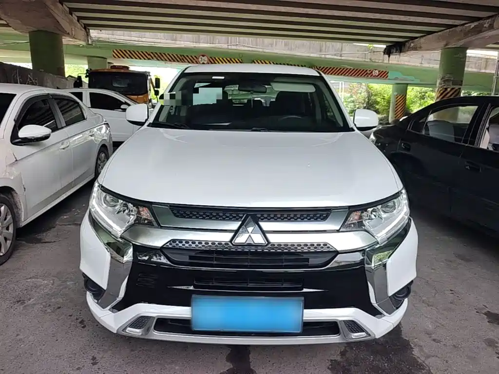 Mitsubishi Outlander 2024 2021 Facelift 2.0L 2WD Comfort Edition 5-Seater