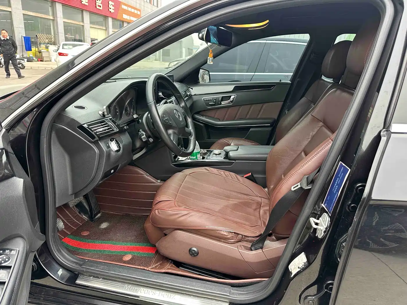 Mercedes-Benz E-Class 2010 E 300 L Fashion фото 5