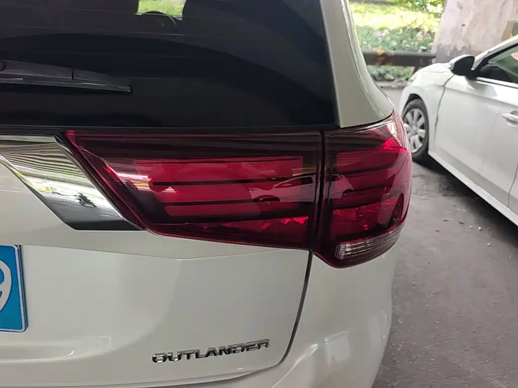 Mitsubishi Outlander 2024 2021 Facelift 2.0L 2WD Comfort Edition 5-Seater