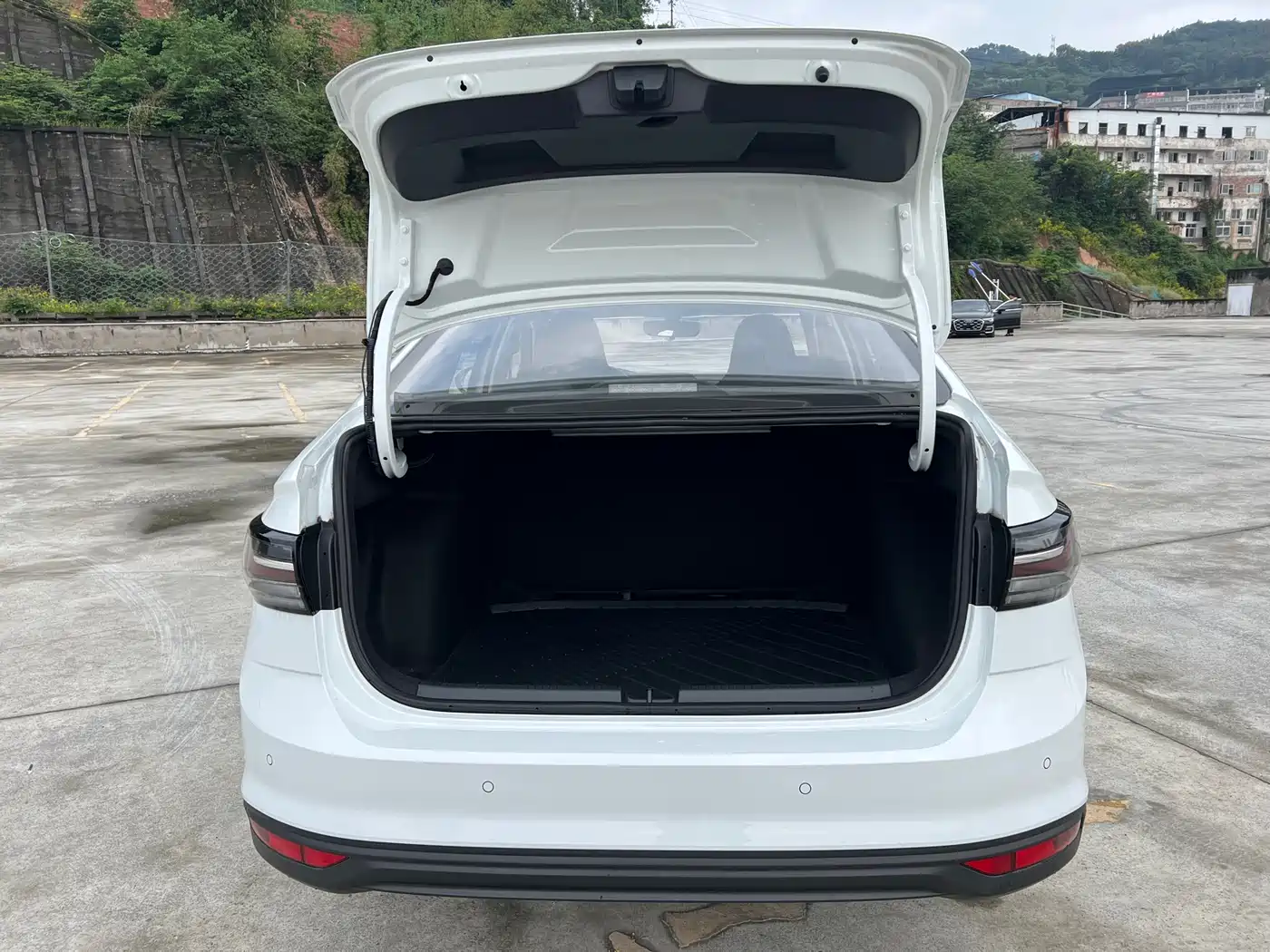 Volkswagen Lavida 2025 New Edge 1.5L Outstanding New Ease фото 13