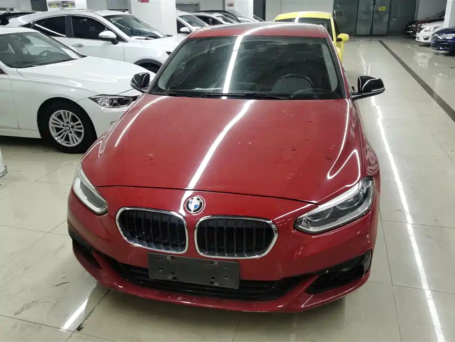 BMW 1 Series 2018 118i Sport Edition фото 2