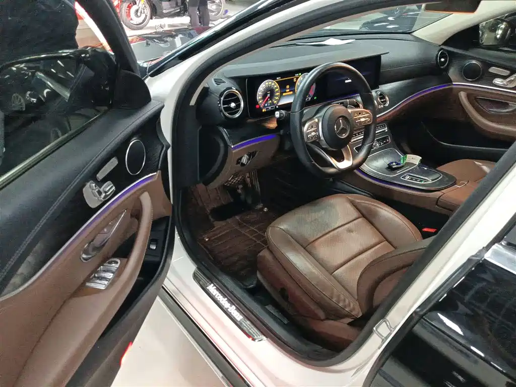 Mercedes-Benz E-Class 2019 E 300 L Sport Fashion фото 12