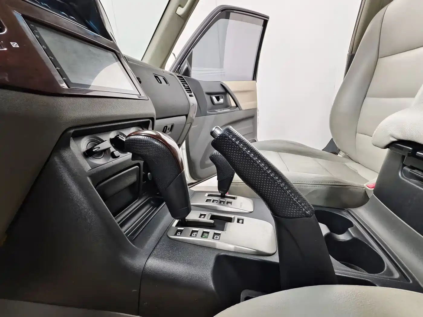 Mitsubishi Pajero 2011 Mitsubishi Pajero V73 3.0L AT GLX фото 11
