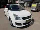Photo 3 - Suzuki Swift