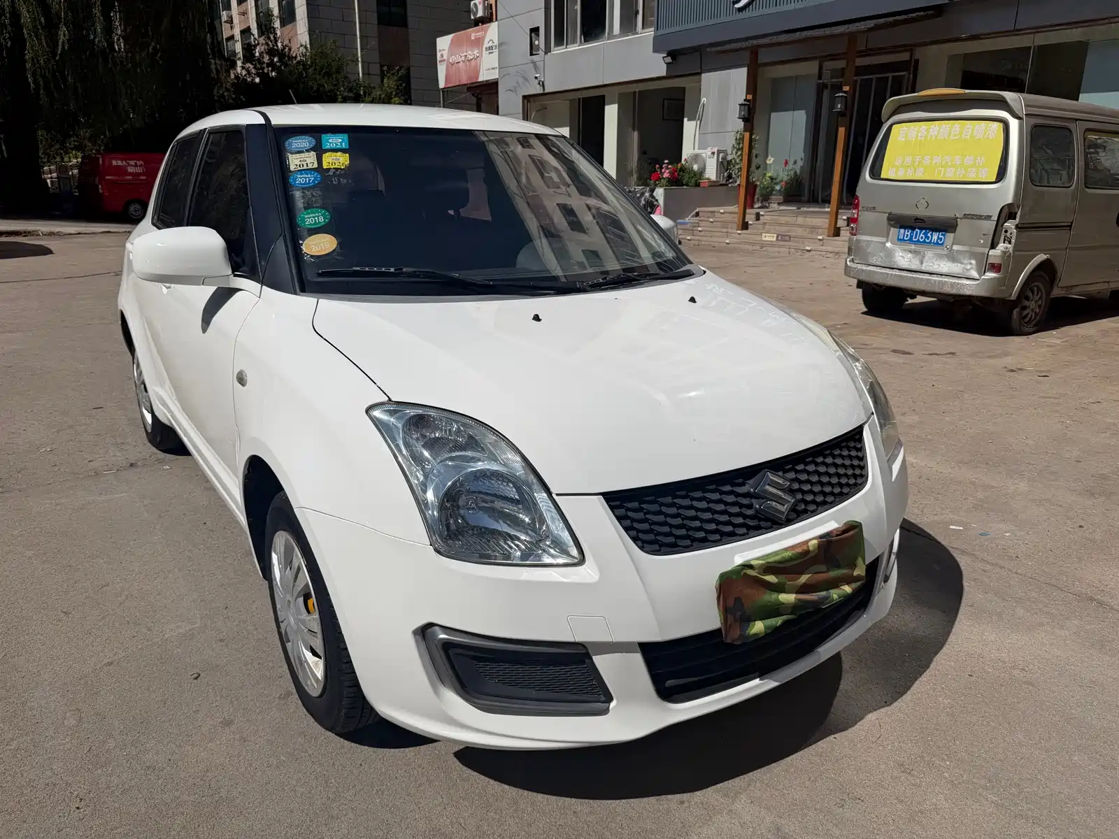 Photo 3 - Suzuki Swift