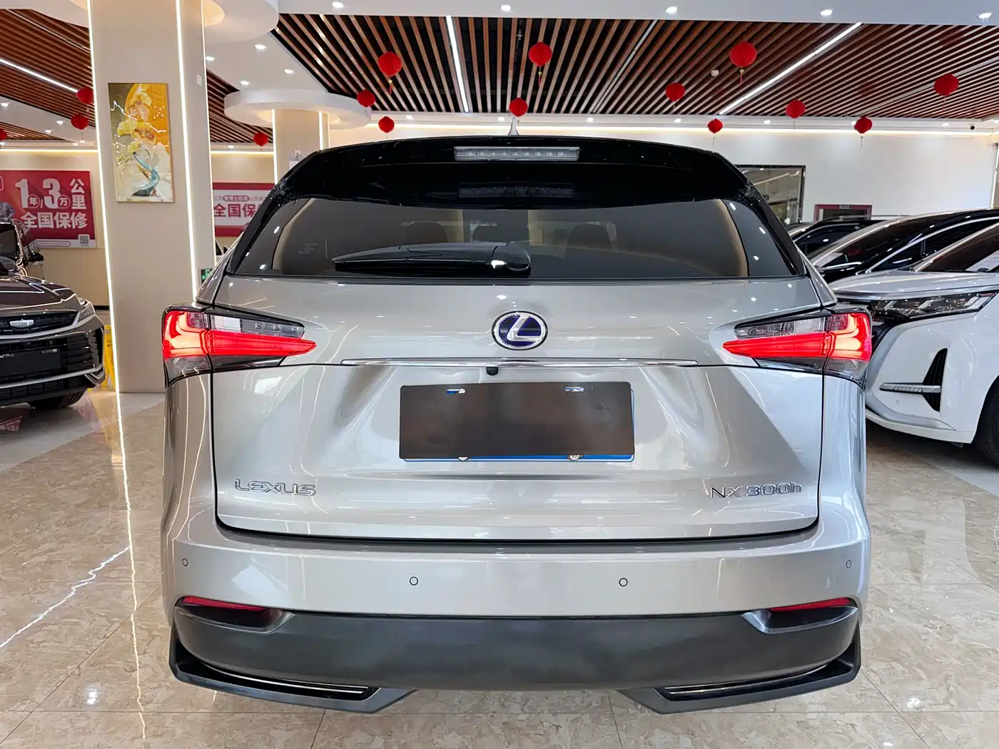 Lexus NX 2015 300h AWD F SPORT фото 5
