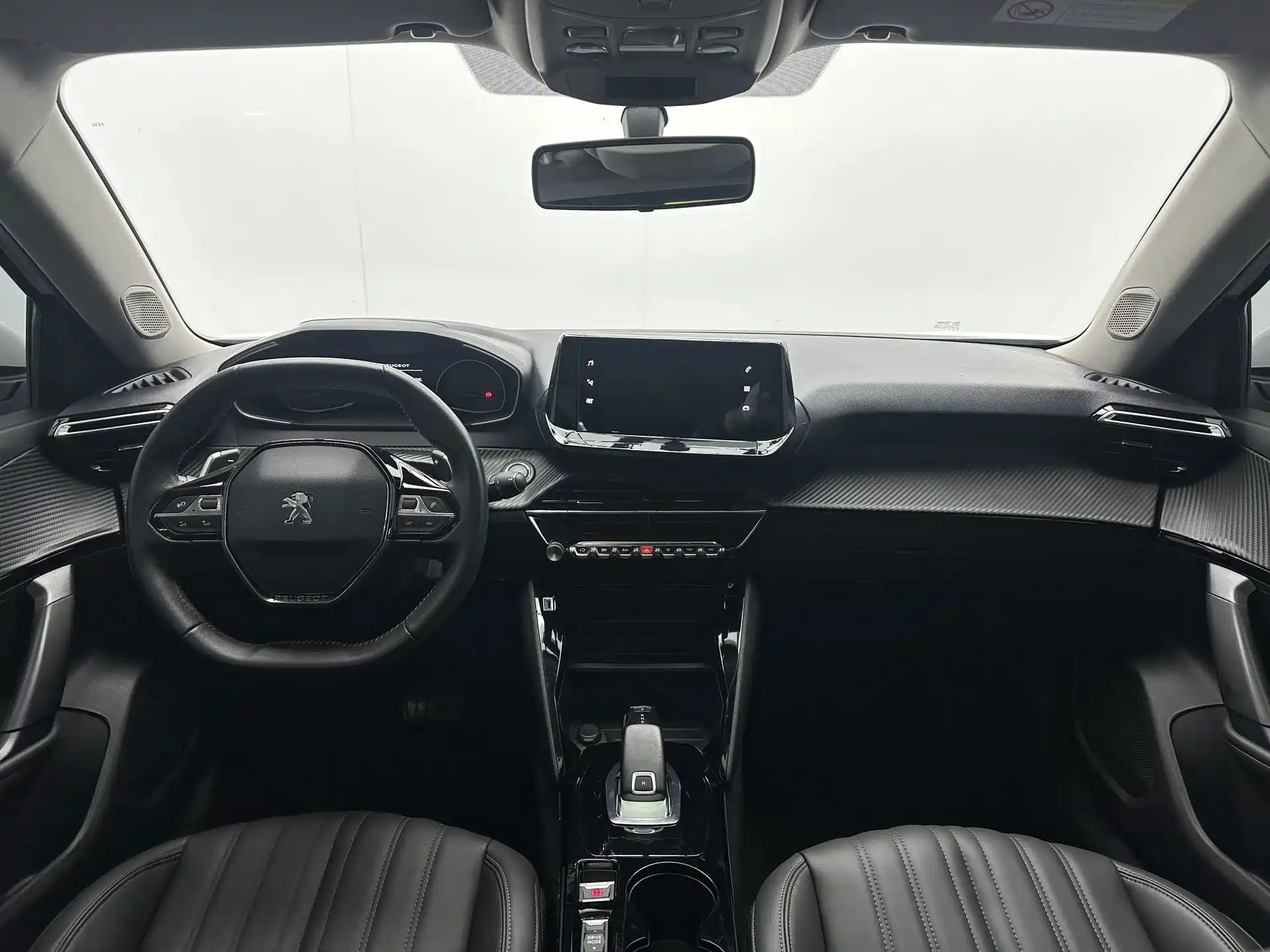 صورة 7 - Peugeot 2008