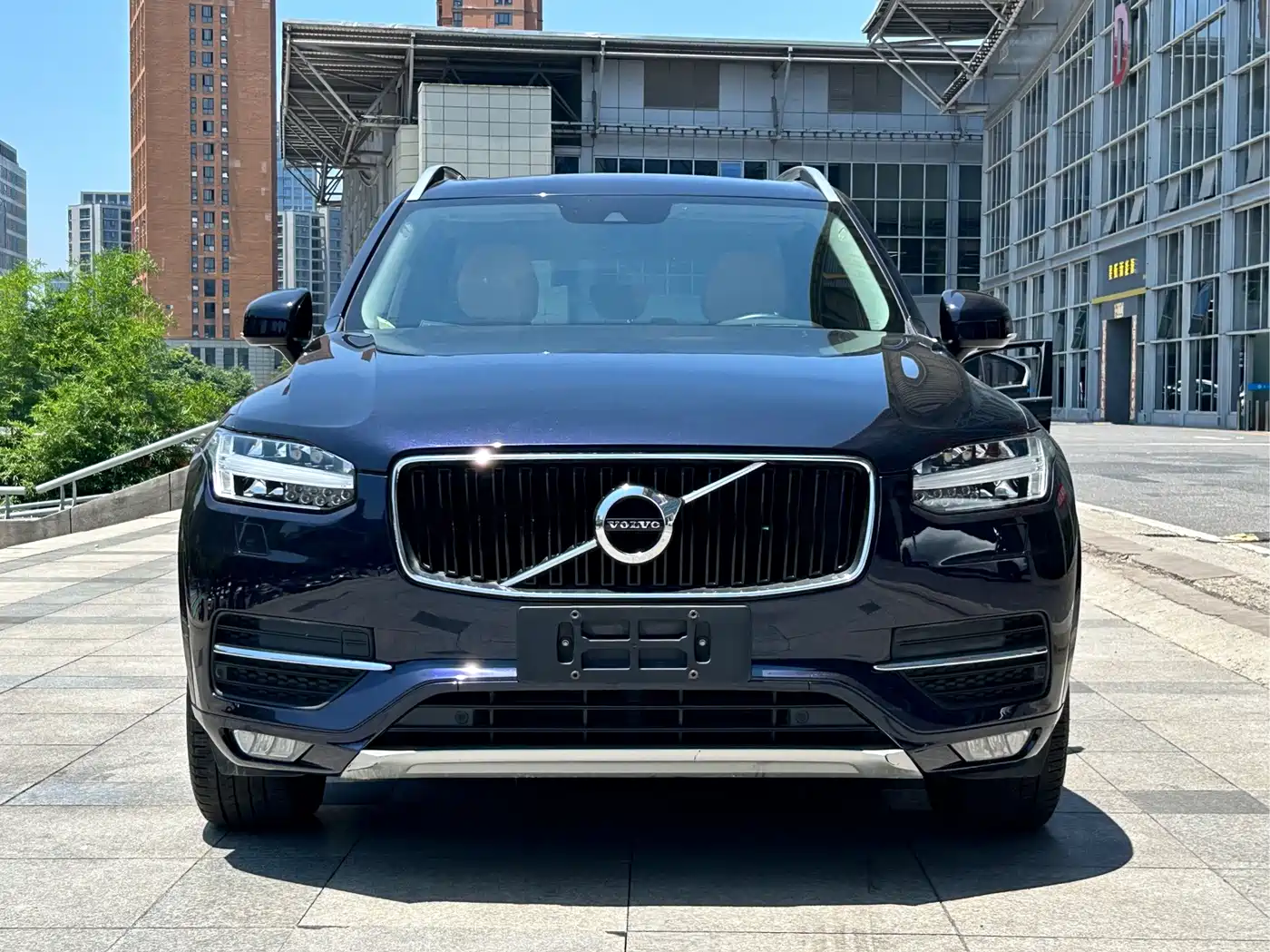 Photo 2 - Volvo XC90