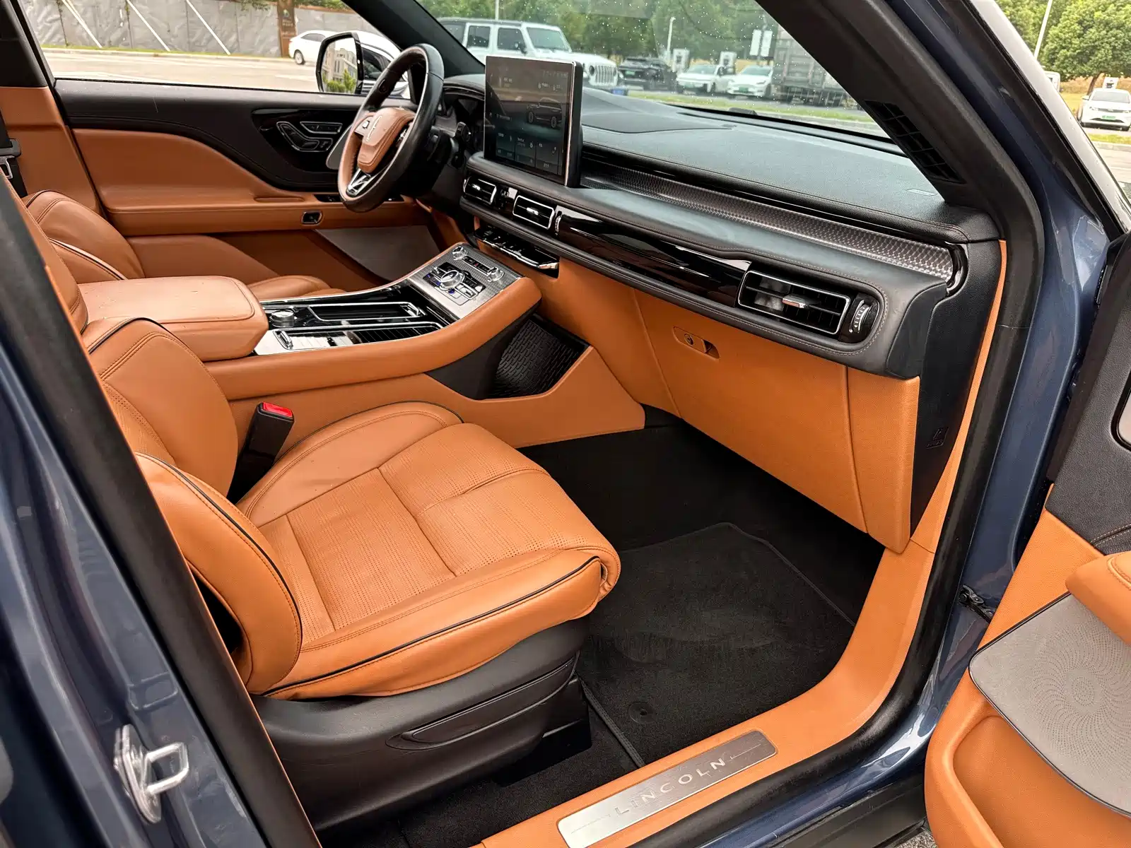 Фото 11 - Lincoln Aviator