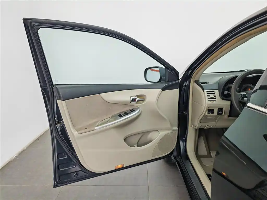 Toyota Corolla 2012 Styling Edition 1.8L CVT GL-i фото 8