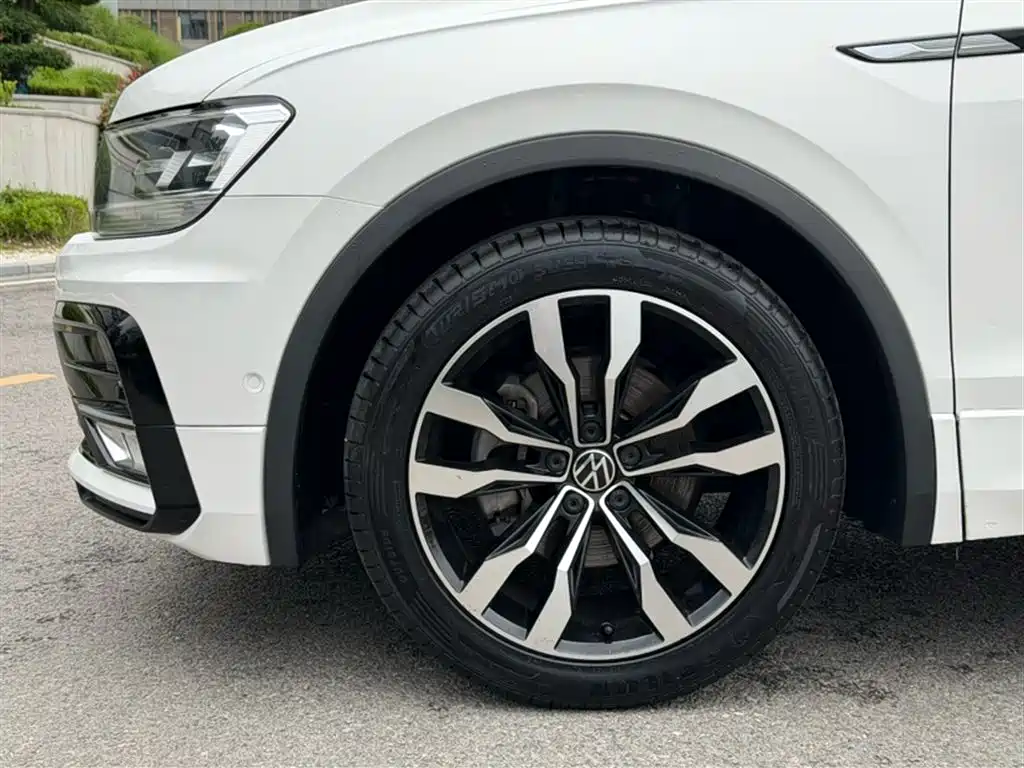 Volkswagen Tiguan L 2021 330TSI Automatic 2WD R-Line Premium фото 5