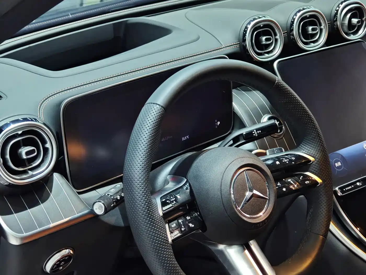 Mercedes-Benz GLC 2024 GLC 300 L 4MATIC Luxury 5-seater фото 4