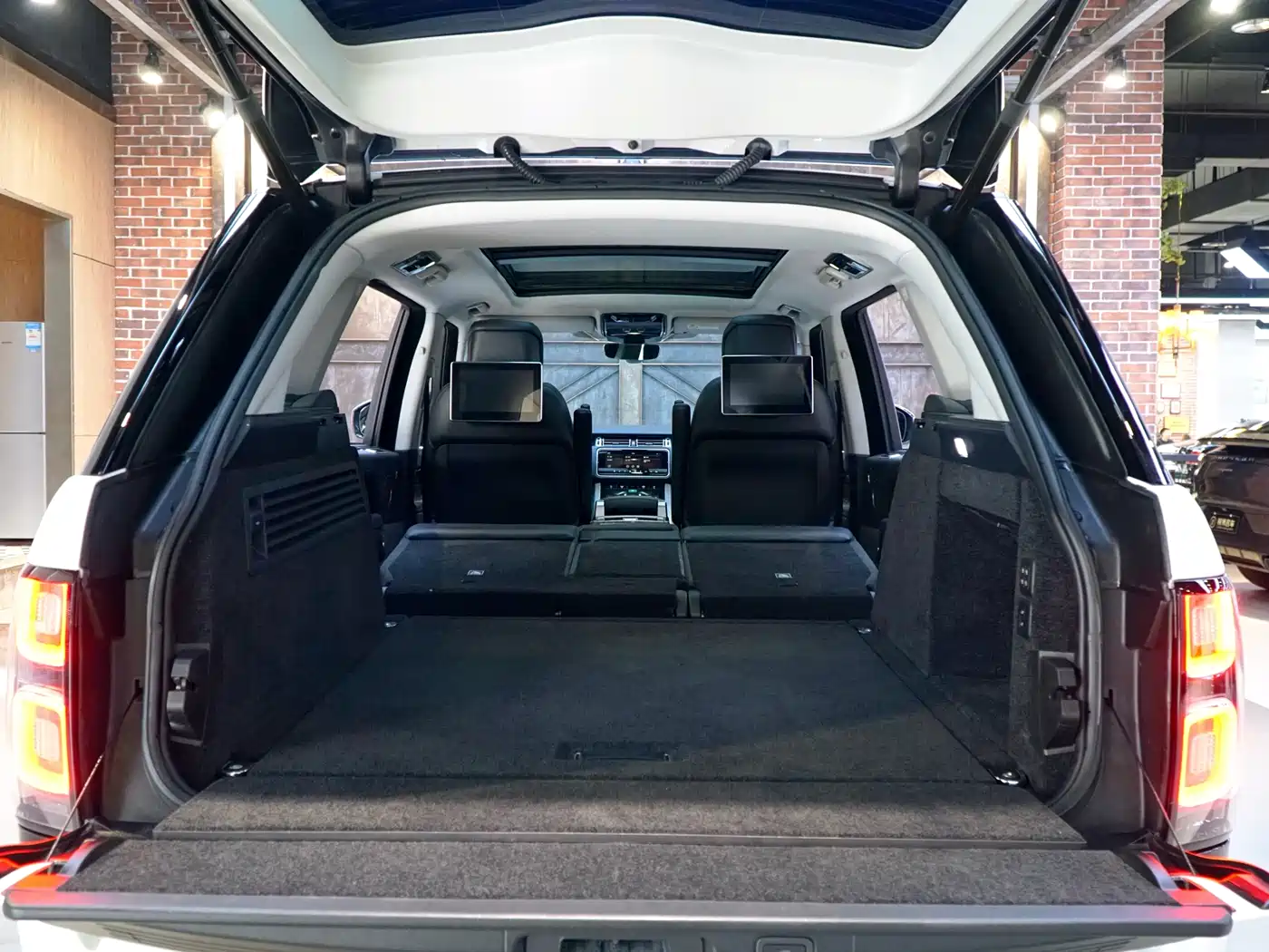 Land Rover Range Rover 2019 3.0 SC V6 Heritage Extended Edition фото 23