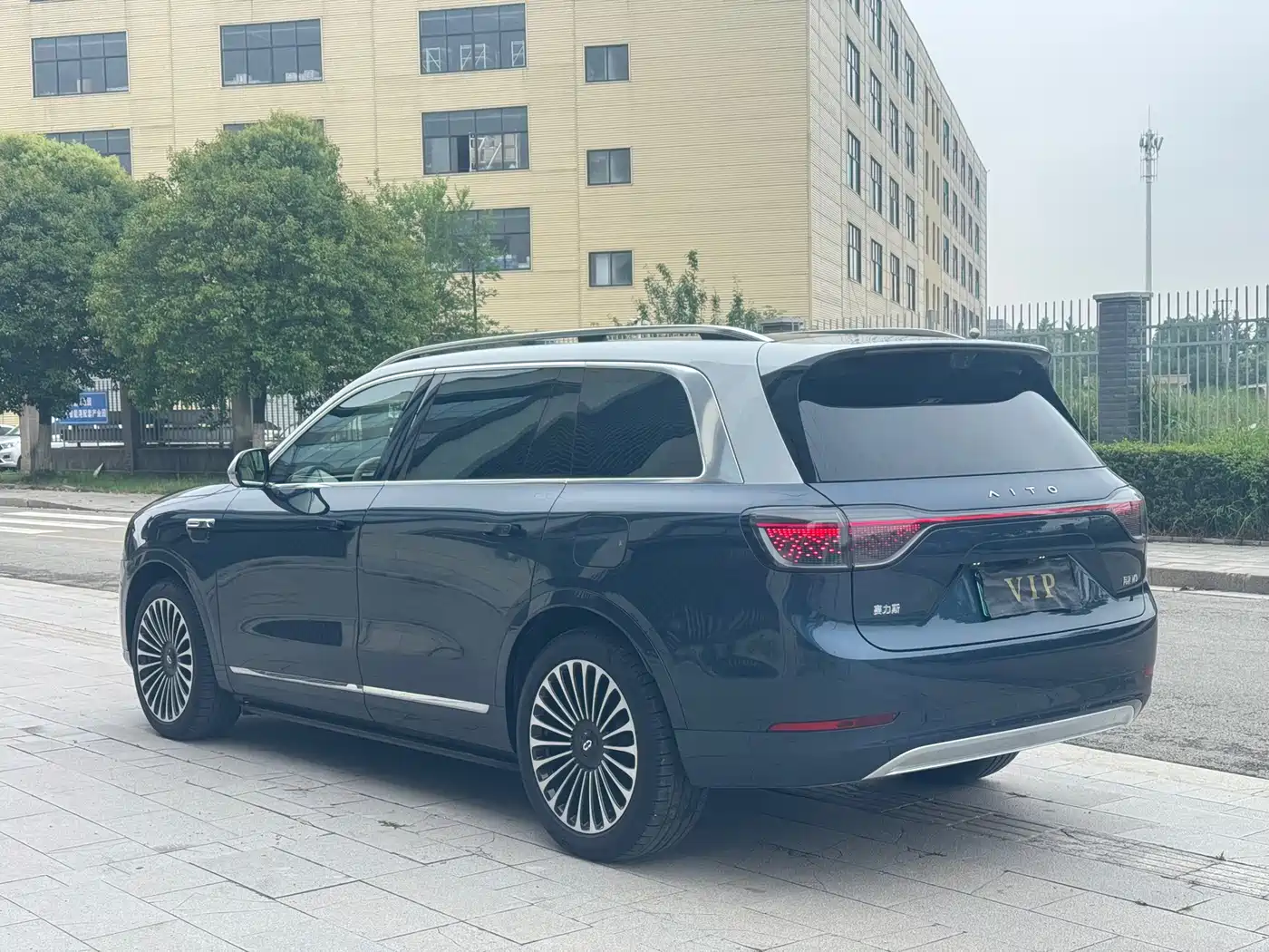 AITO Wenjie AITO M9 2025 Extended Range Ultra 52kWh 6-Seater фото 4