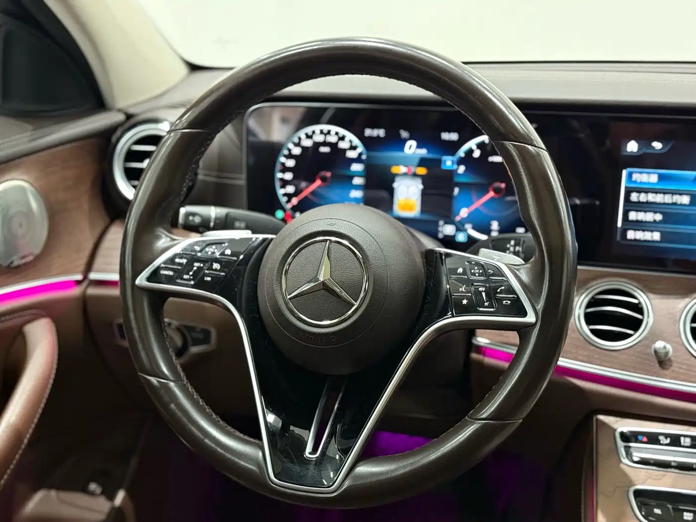 Mercedes-Benz E-Class 2022 E 300 L Luxury фото 10