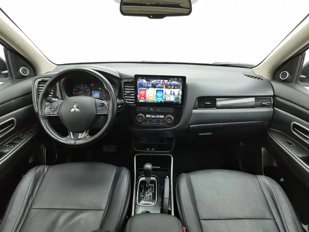 Mitsubishi Outlander 2018 2.0L 2WD Glory Edition 5-seater фото 5