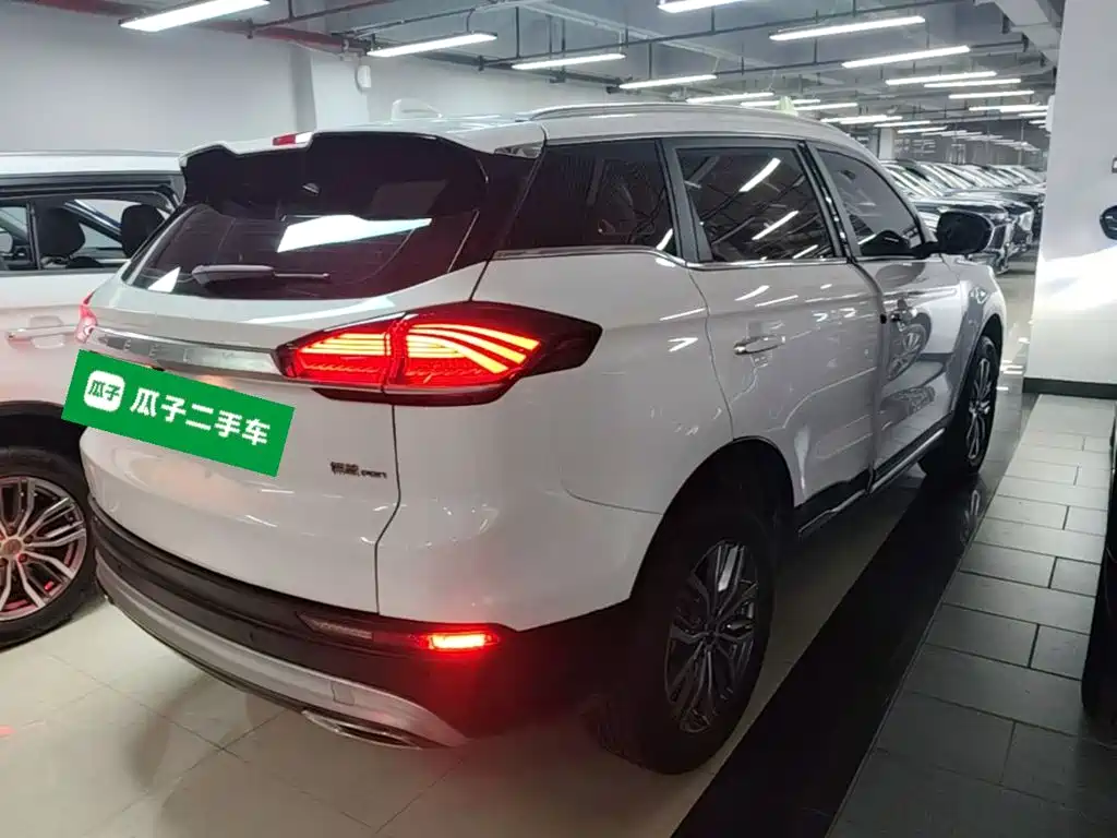 Фото 7 - Geely Atlas