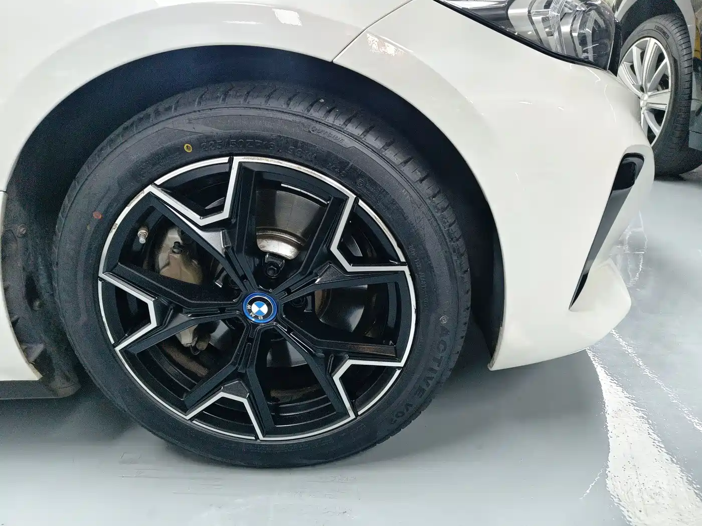 BMW i3 2023 eDrive 40 L Shadowline Package фото 7