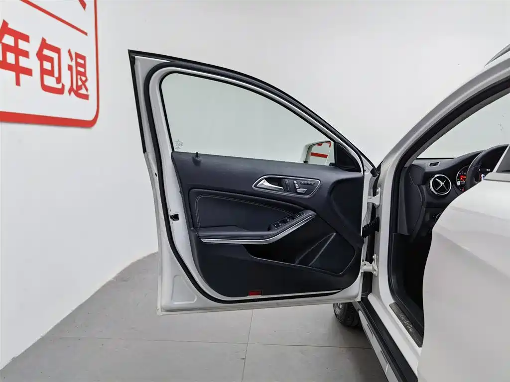 Mercedes-Benz GLA 2018 GLA 200 Fashion фото 8