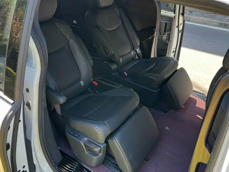 Фото 17 - Toyota Sienna