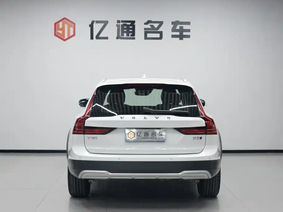 Volvo V90 2023 2021 Model Cross Country B5 AWD Smart Edition