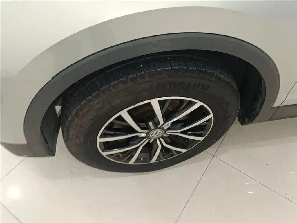 Volkswagen Tiguan L 2018 330TSI Automatic 2WD Luxury Edition фото 23
