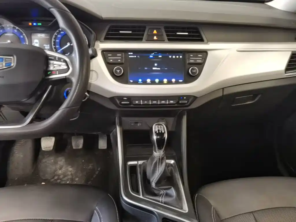 Фото 13 - Geely Vision X3
